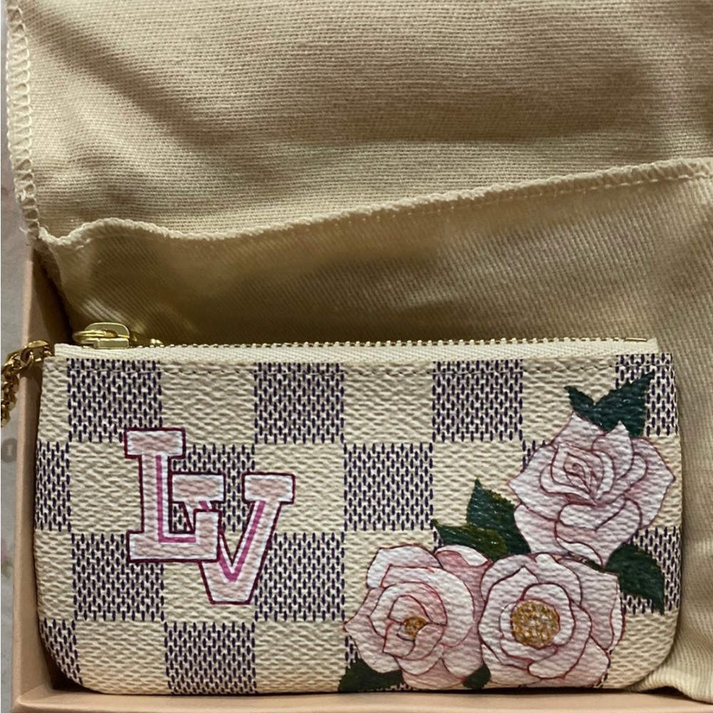 One of a kind key holder Louis.Hand painted one of a kind customized in Italy.